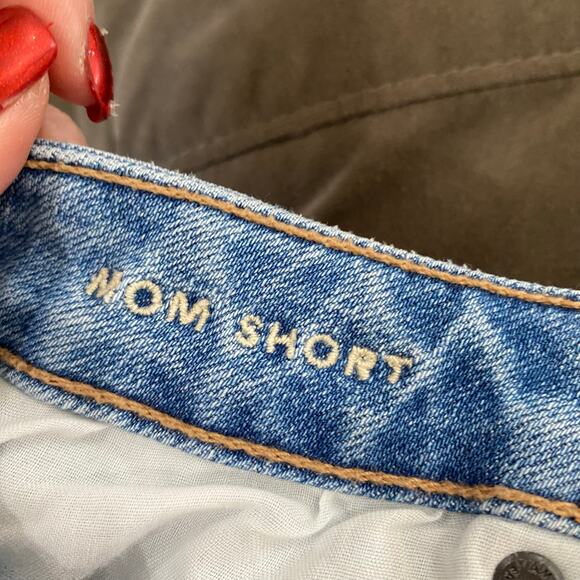 American Eagle Distressed Mom Denim Shorts Sz 8 - Picture 8 of 9